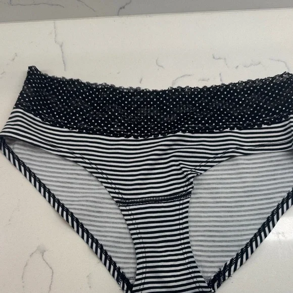 Victoria Secret Underwear Set - Picture 15 of 16